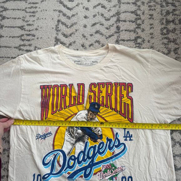 Mitchell & Ness Los Angeles Dodgers Cream 1988 World Series Champions T-Shirt - Picture 7 of 7